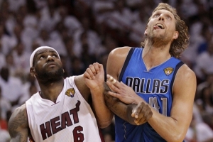 诺维茨基vs詹姆斯直播_诺维茨基vs詹姆斯比赛回放_NBA高清直播在线观看