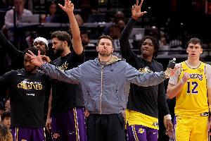 湖人vs东契奇直播_湖人vs东契奇比赛回放_NBA高清直播在线观看